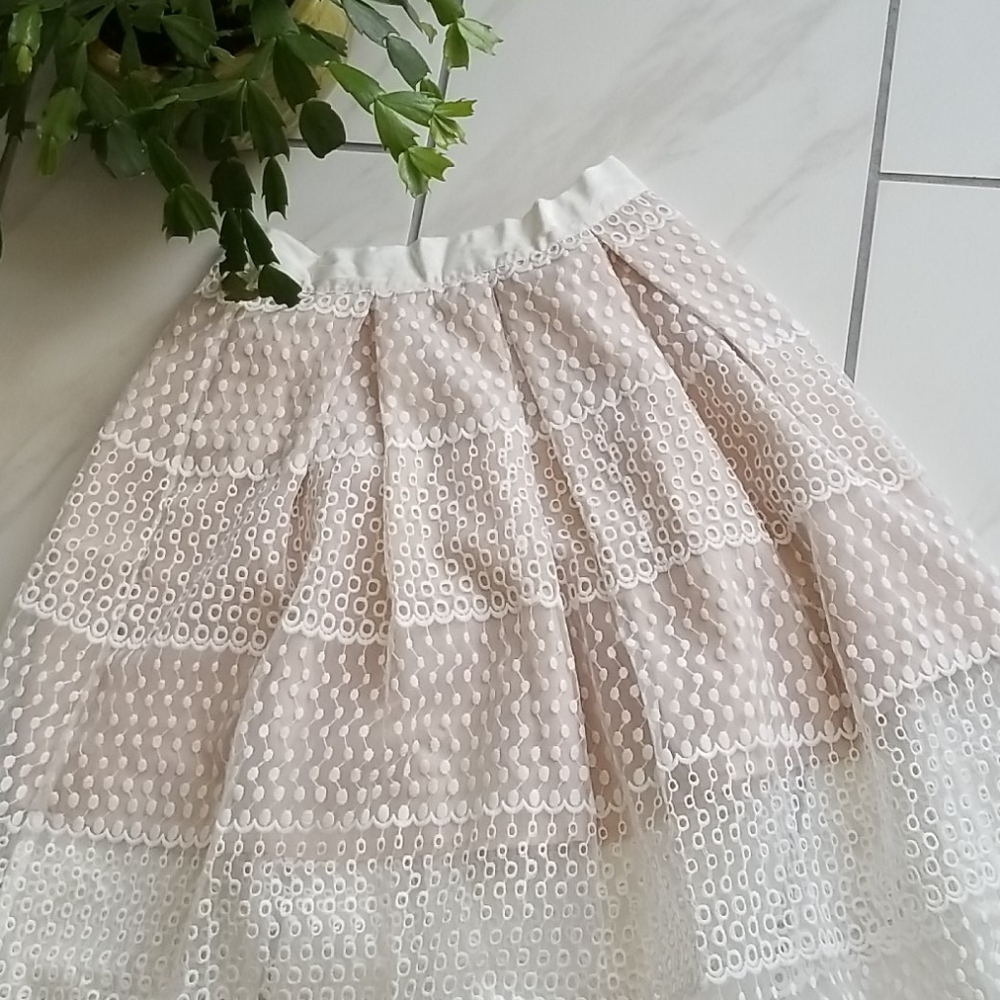 Gianni Bini white lace midi a line skirt Small